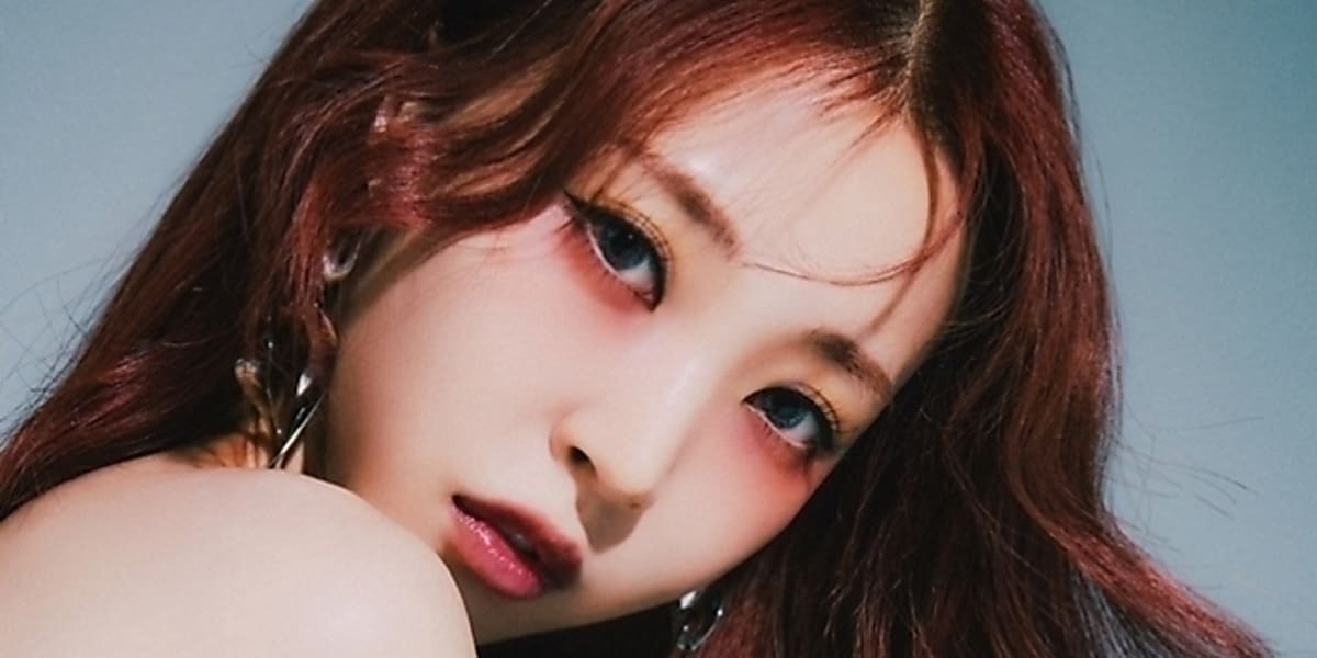 Moonbyul of MAMAMOO graces her first solo cover for 'THE STAR', showcasing her versatility and discussing her recent album and tour.