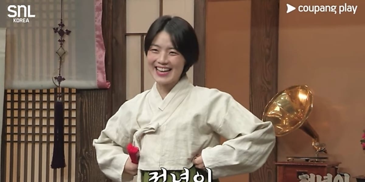 「SNL KOREA」がハニと韓江を嘲弄し批判を受けた。視聴者からは不快感が示される一方、擁護の声もある。  