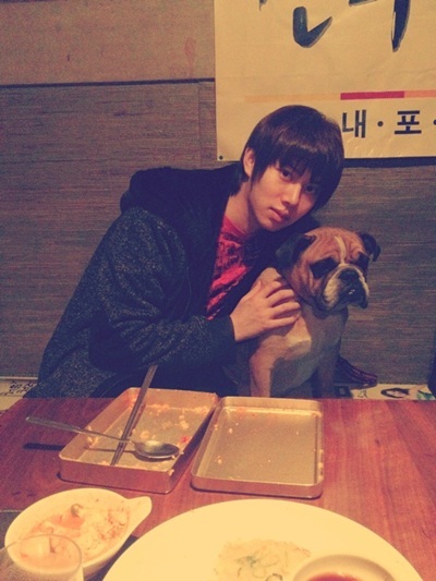 Super Junior ヒチョル 犬とツーショット 似てる Kstyle