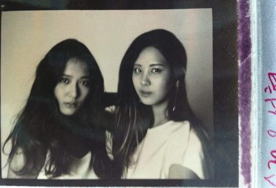 f(x) クリスタル＆少女時代 ソヒョン、魅惑的なモノクロ写真 - Kstyle