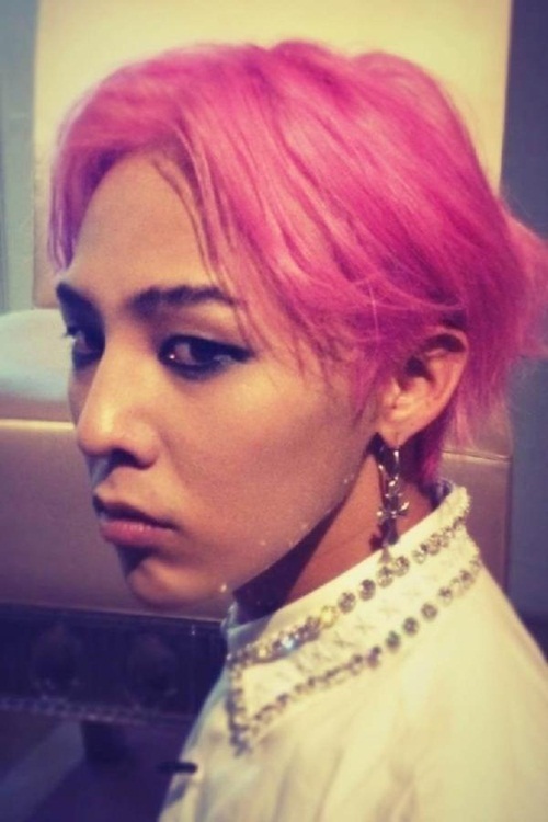 Bigbangのg Dragon ピンクの髪に強烈なスモーキーメイク ずば抜けたビジュアル Kstyle