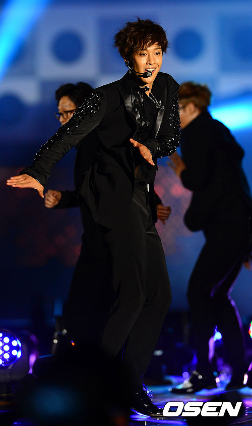 PHOTO】キム・ヒョンジュン“情熱的なダンス” - Kstyle