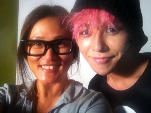 チョ ソニ Bigbangのg Dragonとのツーショット公開 際立つピンク色のヘアスタイル Kstyle