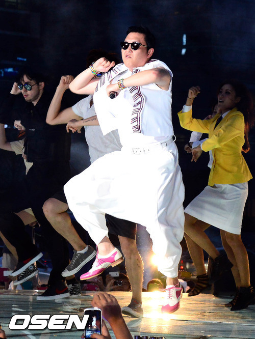 PSY「江南スタイル」MVが60日で再生回数1億5千万回を突破！ - Kstyle