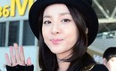 【PHOTO】2NE1「K-POPパラダイス」参加のため沖縄へ出国“ラブリーな挨拶”