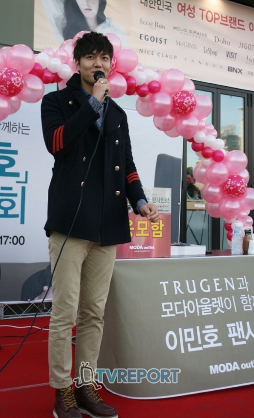 イ ミンホ サイン会に参加 暖かい微笑みで女心くすぐる Kstyle