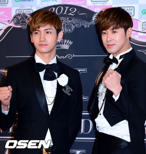 東方神起、後続曲「Humanoids」で見せる渾然一体の振り付け - Kstyle