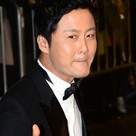 【PHOTO】コン・ヒョンジン「第33回青龍映画賞」レッドカーペットに登場“青龍映画賞、最高でしょ！”