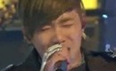 FTISLAND イ・ホンギ「MBC歌謡大祭典」でミスを犯し困り顔…ネットユーザー“賛否両論”