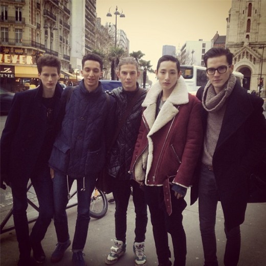 イ スヒョク パリでの近況を公開 外国モデルにも負けないオーラ Kstyle