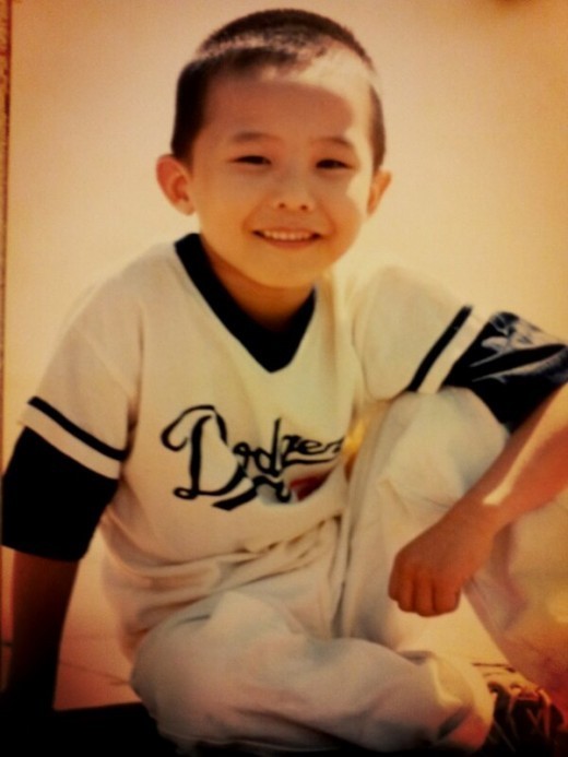 Bigbangのg Dragon 幼少期の写真を公開 丸坊主頭 余裕溢れる笑顔
