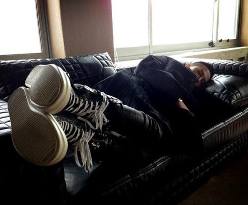 Bigbangのg Dragon 睡眠中の姿を公開 寝ていてもファッショニスタ Kstyle
