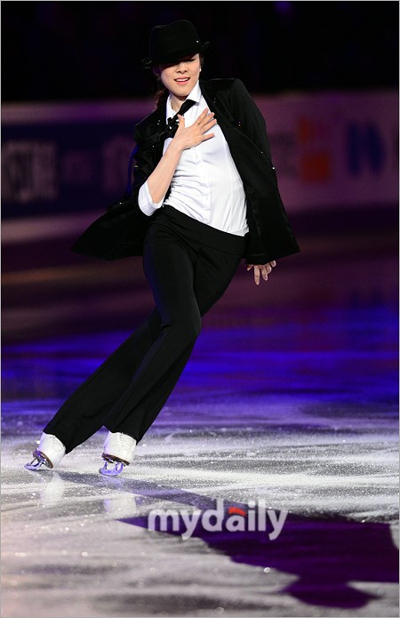 キム・ヨナ、世界選手権エキシビションで“男装”を披露 - Kstyle