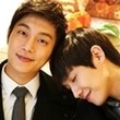 MBLAQ イ・ジュン＆BEAST ユン・ドゥジュンのラブラブショット？…「IRIS 2」のムードメーカーコンビ