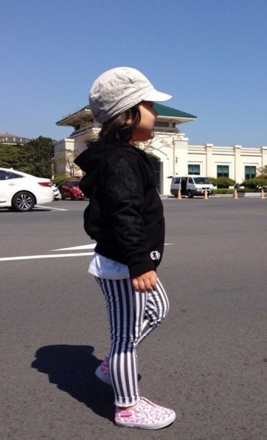 YGヤン・ヒョンソク、娘の写真を公開…育児もYGスタイル“スタイリッシュなファッション” Kstyle