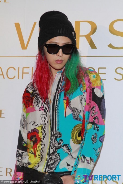 ファッション王 Bigbangのg Dragon 香港を驚かせた虹色ファッション Kstyle