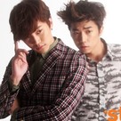 【PHOTO】2PM ウヨン&ジュノ、個性的なスーツスタイルで“カリスマ対決”