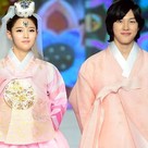 【PHOTO】ナム・ボラ＆ZE:A シワン、チャリティーファッションショーに登場“眩しい韓服カップル”