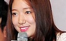「恋のじゃんけん」パク・シネと握手に抱擁、写真まで…男性ファン“今日はツイてるね！”(動画あり)