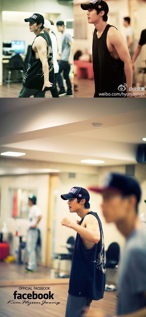 キム ヒョンジュン カムバックを控えてたくましい腕の筋肉が際立つ練習写真を公開 練習 また練習 Kstyle