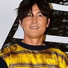 【PHOTO】チョン・ウソン「REDリターンズ」VIP向け試写会に出席 “輝く黄金色のTシャツ”
