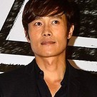 【PHOTO】イ・ビョンホン「REDリターンズ」VIP向け試写会に出席“シックなオールブラック”