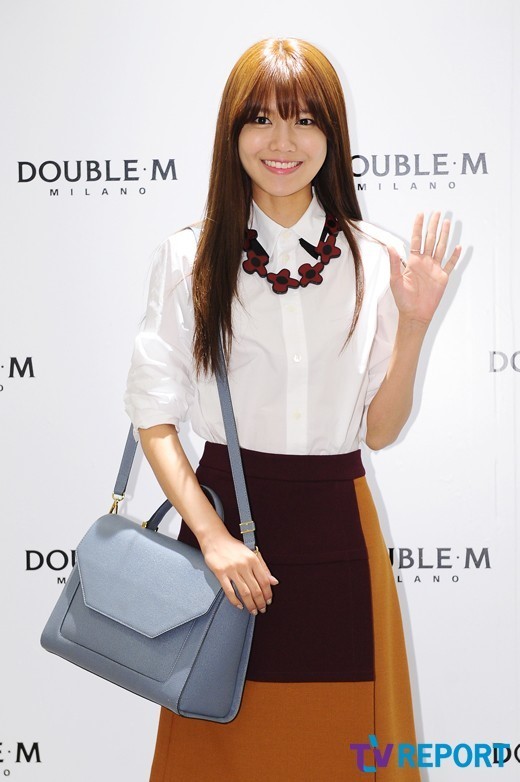 PHOTO】少女時代 スヨン「DOUBLE・M」サイン会に出席“爽やかな