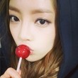 KARA ハラ、ロリポップを持ったセルフショットを公開…“無表情でもキュート”