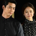【PHOTO】2PM テギョン&イ・ヨニ「結婚前夜」野外舞台挨拶に参加“場所を変えてブラックスタイルに”