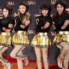 【PHOTO】CRAYON POP「2013 SIA」レッドカーペットイベントに登場“輝く金色のヘルメット”