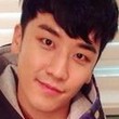 BIGBANGのV.I、可愛い写真で日本のファンに挨拶「ちゃんと暖かくして来てください」