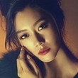 “セクシーアイコン”クララ、グラビアで年末のパーティースタイルを提案
