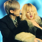 【PHOTO】Trouble Maker、Kリーグ受賞式で祝賀ステージ披露“セクシーなカップルダンス”