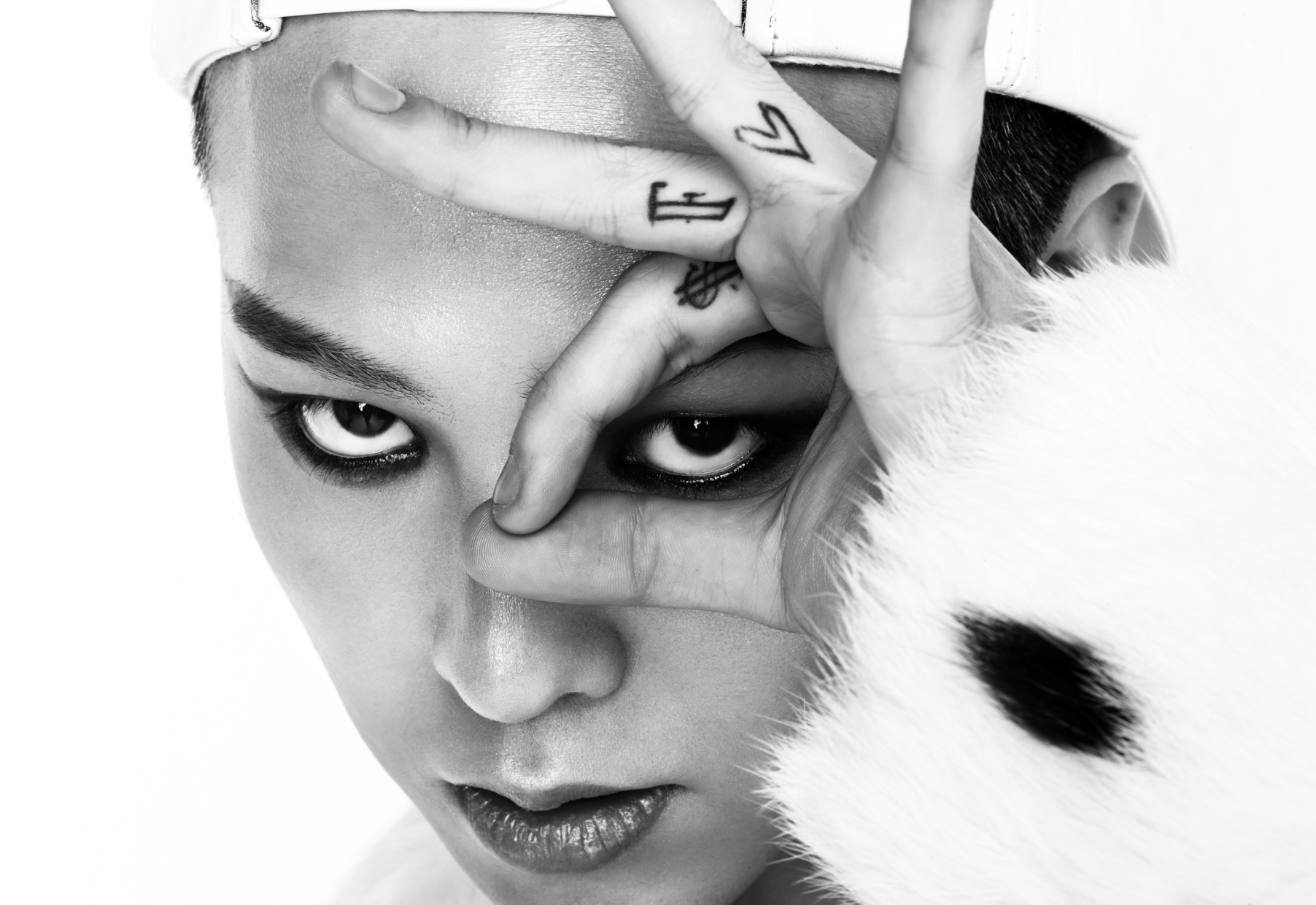 BIGBANGのG-DRAGON、日本ソロデビューアルバムがオリコン2位を記録！ - Kstyle