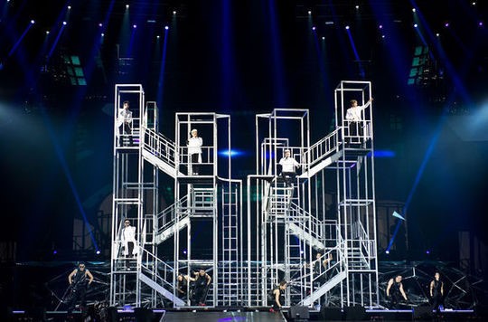 BIGBANG、名古屋公演で8万1千人を動員…“過去と現在を行き来する