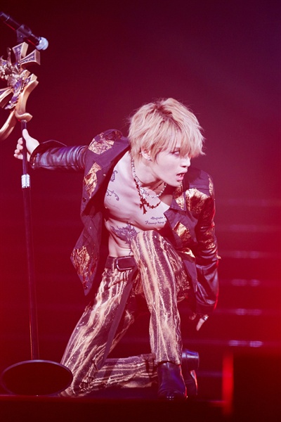 PHOTO】JYJ ジェジュン「ASIA TOUR CONCERT IN OSAKA」でファンに挨拶 