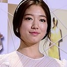 【PHOTO】パク・シネ「2013 SBS演技大賞」レッドカーペットに登場“純白ドレスの大胆な後ろ姿”