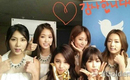 Apink「ゴールデンディスクアワード」バックステージでの姿を公開”愛嬌満点”