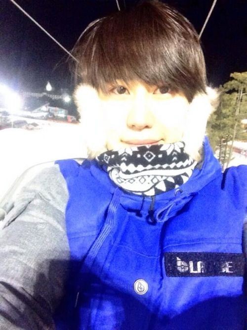 SUPER JUNIOR キュヒョン、イヤーマフをつけてスキー場で撮った写真を