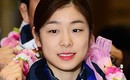 【PHOTO】キム・ヨナ、ソチ冬季五輪を終えて韓国に帰国“チョコのメダルに満面の笑み”