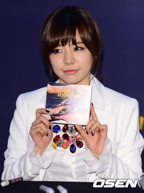 PHOTO】少女時代「Mr.Mr.」発売記念ファンサイン会を開催“華麗な
