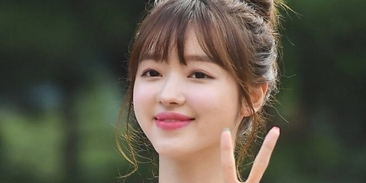 Oh my girl ユア 契約終了”OH MY GIRL ユア、女優として新たな出発…直筆