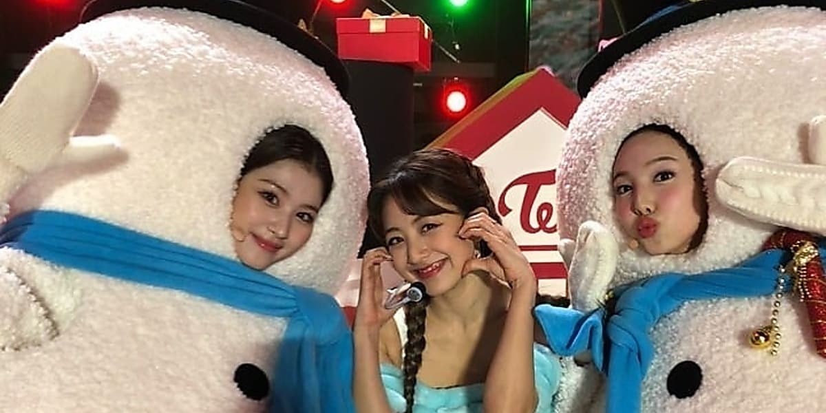 TWICE サナ＆ナヨン、可愛すぎる雪だるまに変身！？「2020 SBS歌謡大