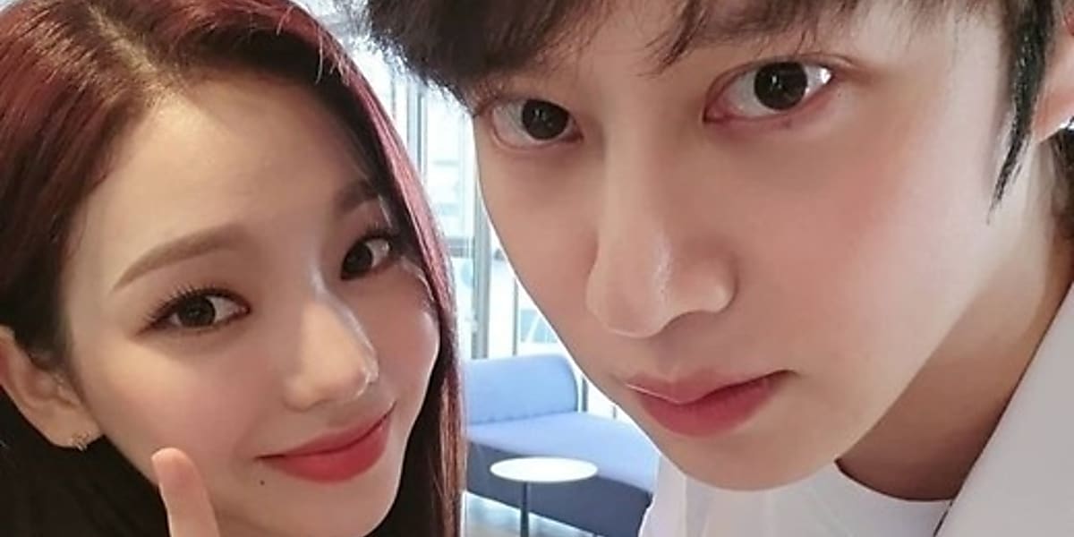 SUPER JUNIOR ヒチョル、後輩aespaとの密着ショットを公開！AOA