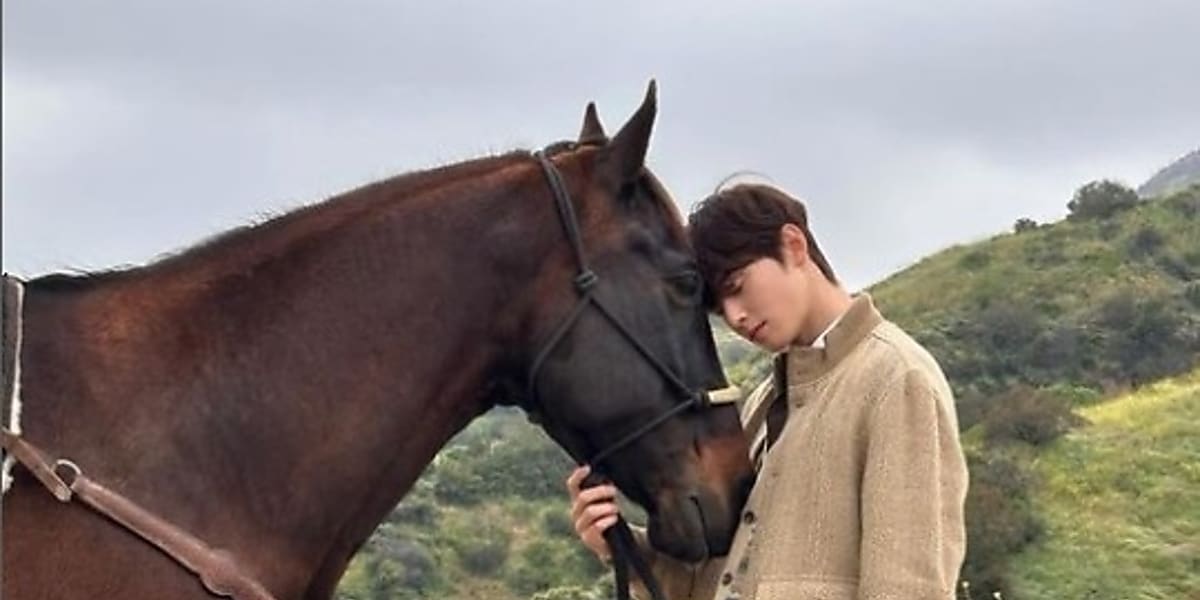 ASTRO チャウヌ、LAでの写真を公開…まるで貴公子のようなビジュアル