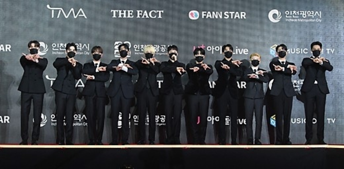 PHOTO】SEVENTEEN「2021 THE FACT MUSIC AWARDS」レッドカーペットに