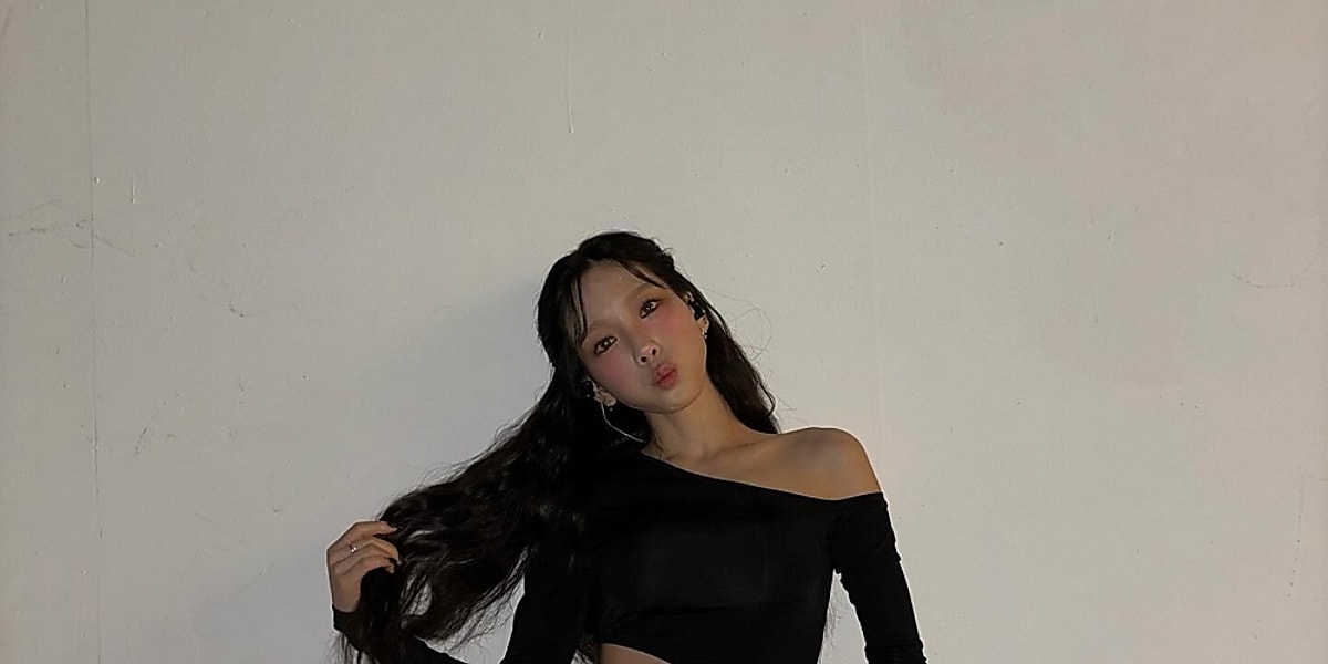 Taeyeon of Girls' Generation wows fans with a sexy outfit and toned abs in a recent Instagram post.