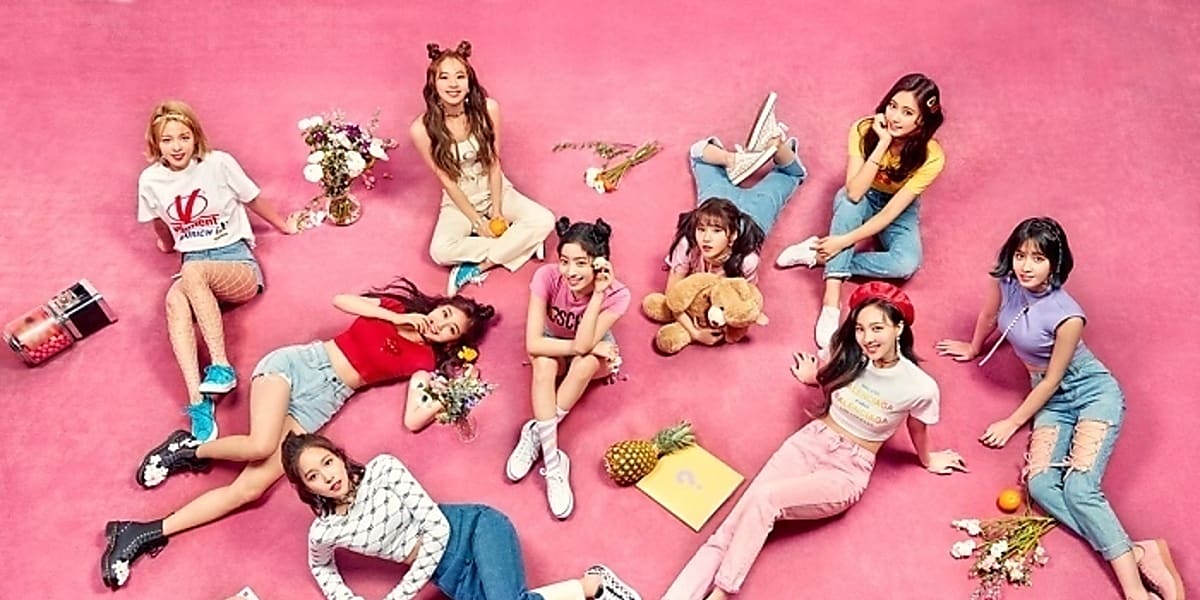 TWICE what is love ？ モノグラフ オンライン限定10％オフ〉TWICE、5thミニ・アルバム「What is