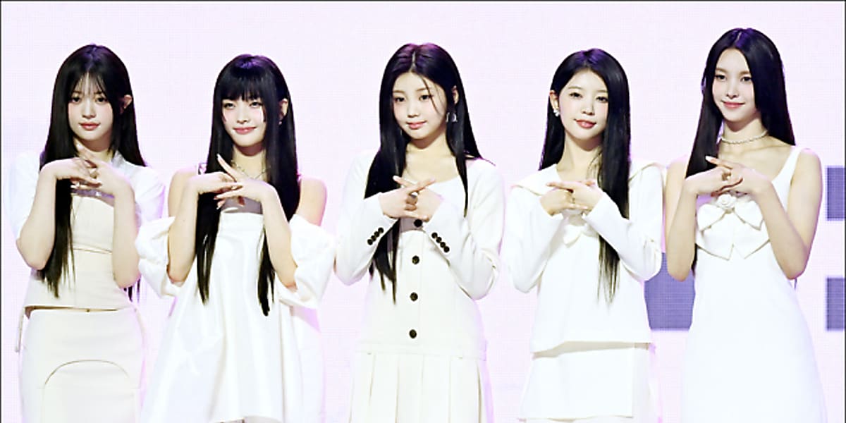 ILLIT, HYBE's new girl group, debuts in Seoul with a showcase at Blue Square Mastercard Hall in Yongsan-gu.