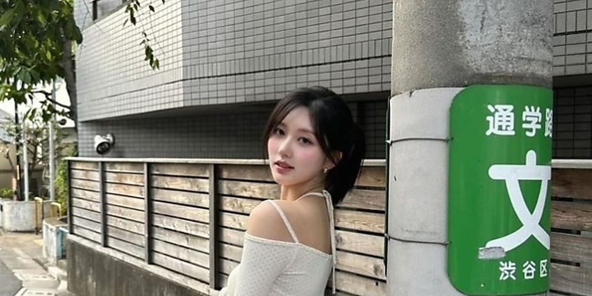 IVE ガウル、渋谷の街中で記念ショット…電柱さえも抜群のフォト